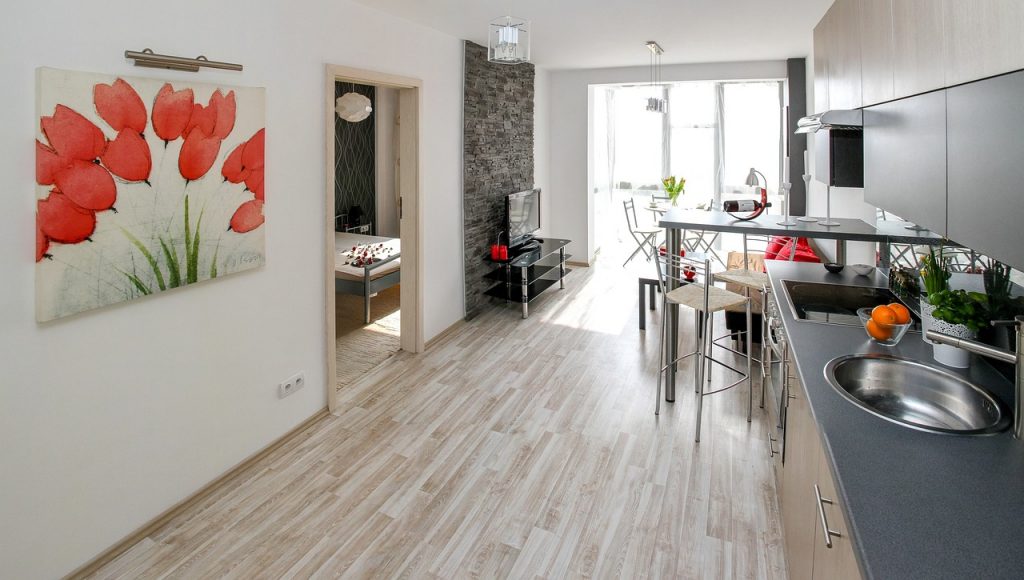 Appartement vide et propre, prêt pour l'état des lieux de sortie